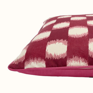 Cushion Piped Ophelia Burgundy Hot Pink